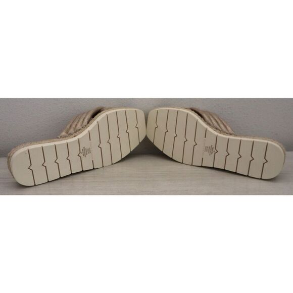 Vince Camuto WMN Sz 9W Beige/Egyptian Gold Channel-Quilted Melysa Leather Sandal - Picture 4 of 14